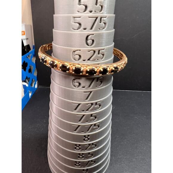 SOLD

Shungite and copper cuff bracelet with rose gold plating and magnets - Picture 3 of 10